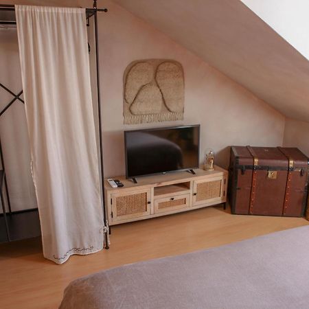 Cozy Apartment In The Heart Of The Historic City Bratislava Exterior foto